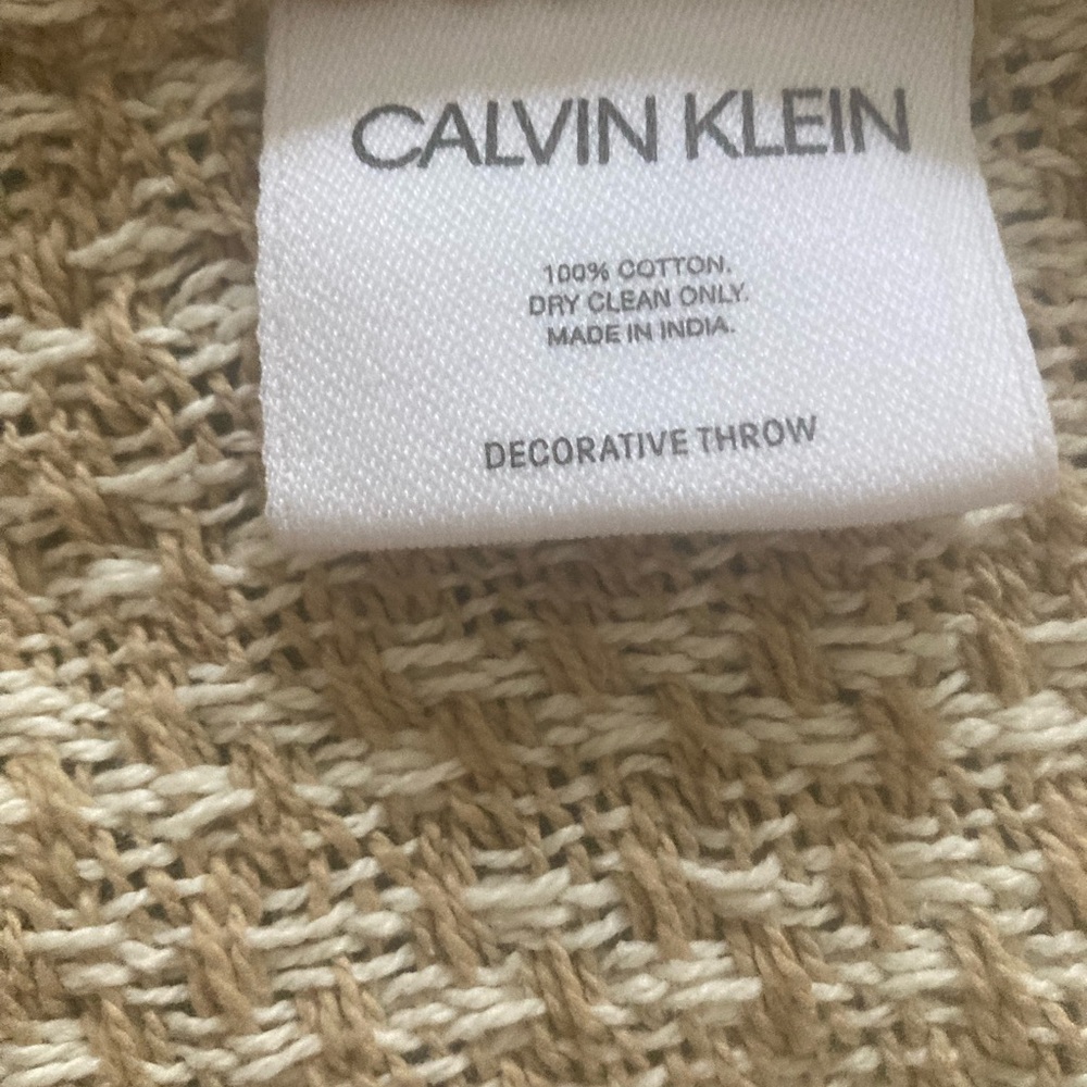 Calvin Klein (100% cotton) throw